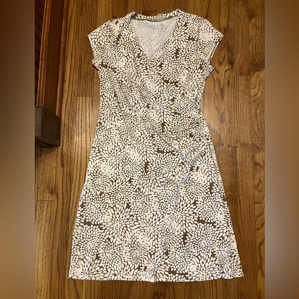 Athleta Dress Wrap Floral Stretch Casual Travel Comfort OliveTan‎ White Medium